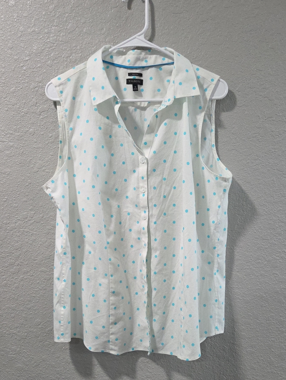 Talbots White Sleeveless Button-Down Top with Aqua Polka Dots